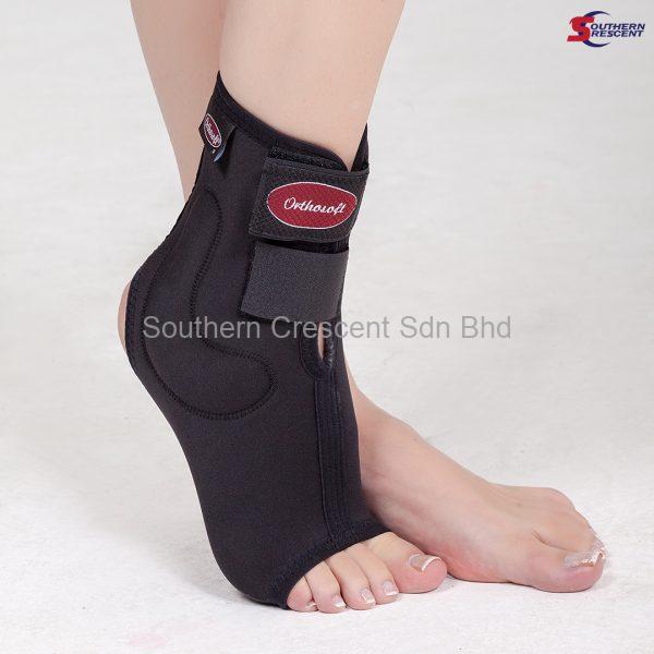 ANKLE GUARD WITH MALLEOLUS SUPPORT