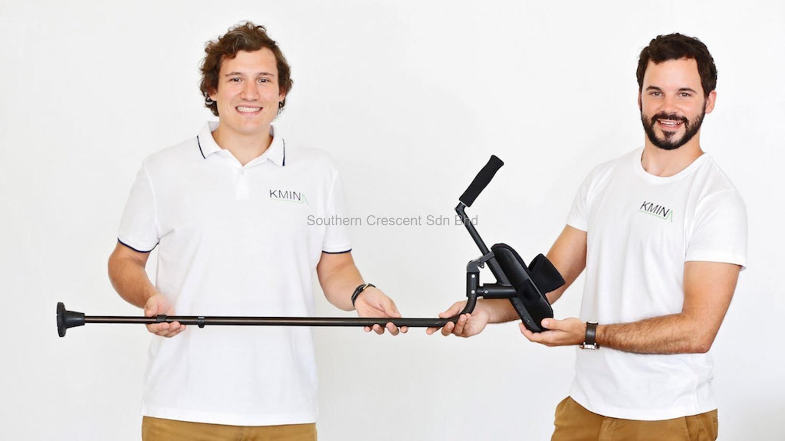 Two men is holding the KMINA crutches